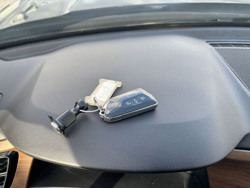 Used 2025 Volkswagen Atlas SE image 22