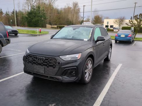 Used 2024 Audi Q5 e Premium Plus w/ Premium Plus Package image 2