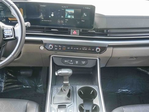 Used 2025 Kia Carnival image 14