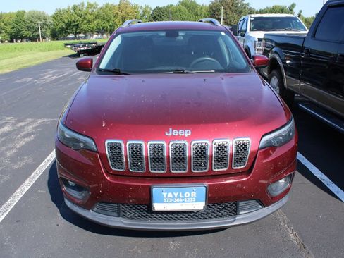 Used 2019 Jeep Cherokee Latitude w/ Popular Appearance Group FWD image 2
