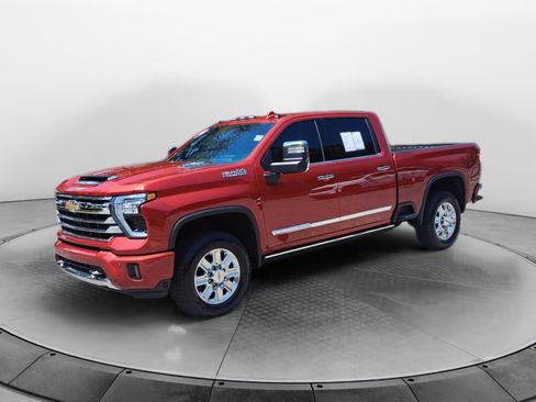 Used 2025 Chevrolet Silverado 2500 High Country w/ High Country Premium Package AWD/4WD image 3