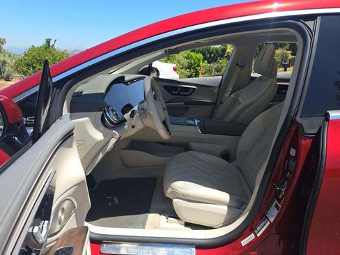 Used 2023 Mercedes-Benz EQS 580 4MATIC Sedan w/ Exclusive Trim Package image 8