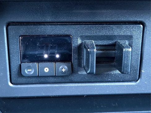 Used 2021 Nissan Titan PRO-4X w/ Pro-4x Convenience Package image 19