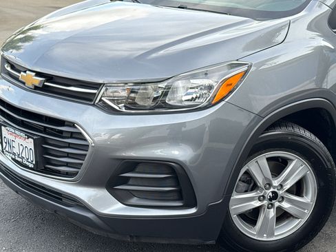 Used 2020 Chevrolet Trax LS FWD image 3