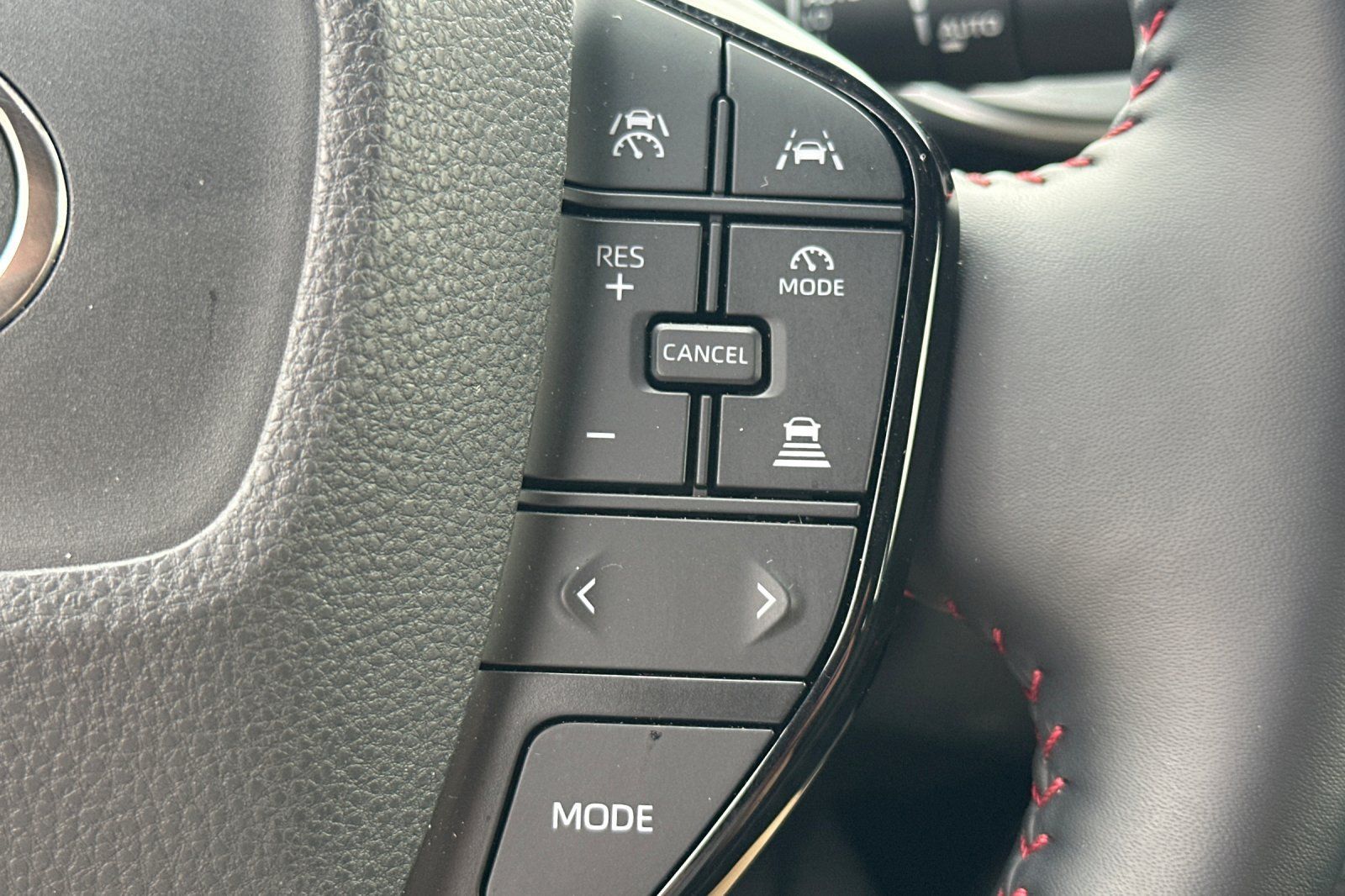 Certified 2026 Toyota Prius Plug-In Hybrid FWD image 39