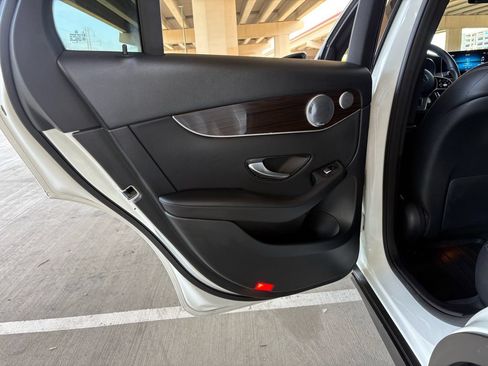 Used 2020 Mercedes-Benz GLC 300 image 27