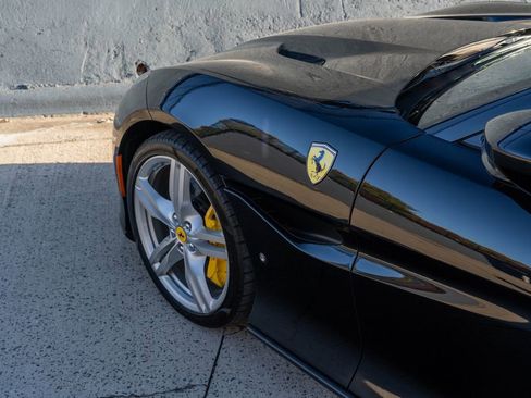 Used 2019 Ferrari Portofino image 12