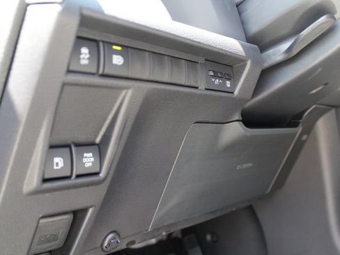 Certified 2026 Toyota Sienna XLE FWD image 33