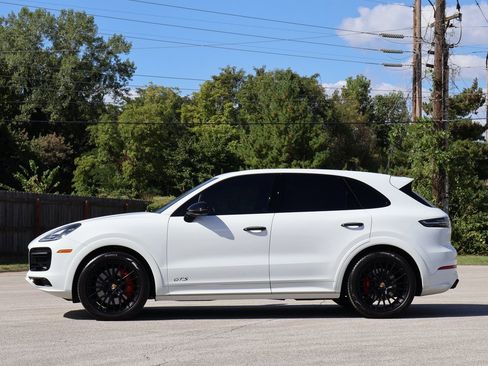 Used 2022 Porsche Cayenne GTS image 2