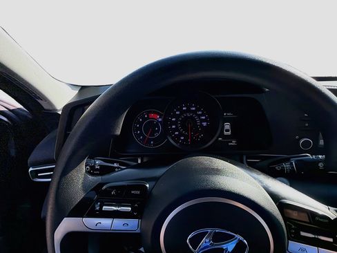 Used 2023 Hyundai Elantra SEL FWD image 11