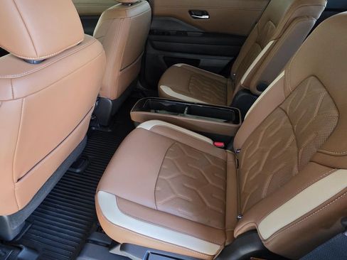 New 2026 Nissan Pathfinder Platinum AWD/4WD image 10