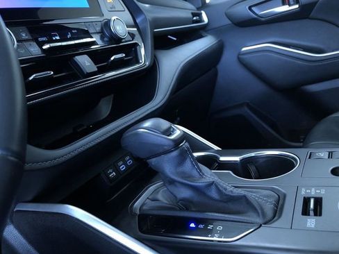 Used 2025 Toyota Highlander XSE image 32