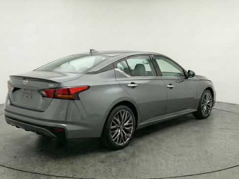 Used 2025 Nissan Altima 2.5 SV FWD image 9