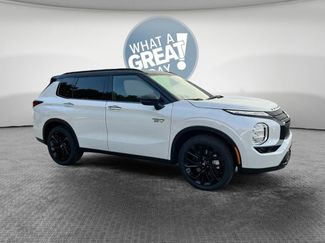 New 2025 Mitsubishi Outlander Base video 1