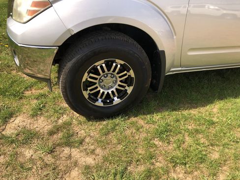 Used 2011 Nissan Frontier SV w/ SV Premium Utility Pkg image 10