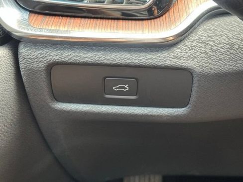 Certified 2025 Volvo V60 B5 Cross Country Plus AWD/4WD image 31
