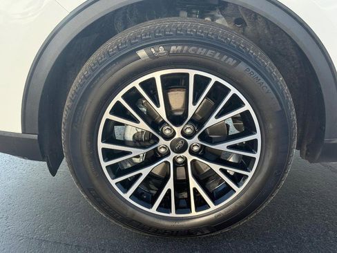 Used 2024 Ford Escape SE image 7