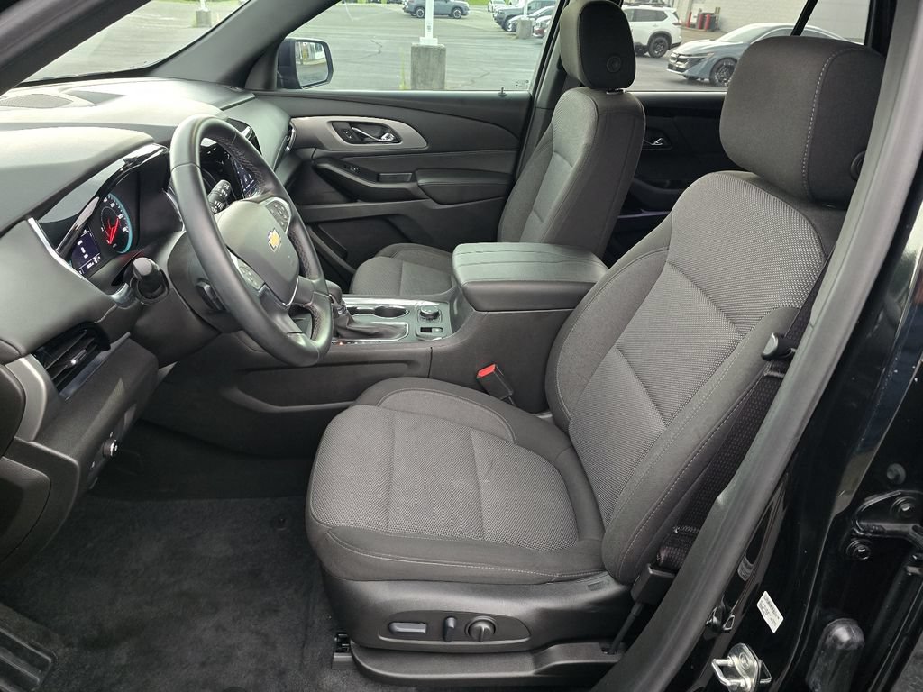Used 2023 Chevrolet Traverse LT FWD image 13