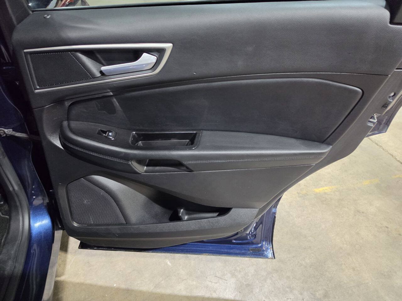 Used 2017 Ford Edge SEL w/ Equipment Group 201A AWD/4WD image 29