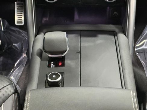 Used 2023 Land Rover Discovery S R-Dynamic image 17