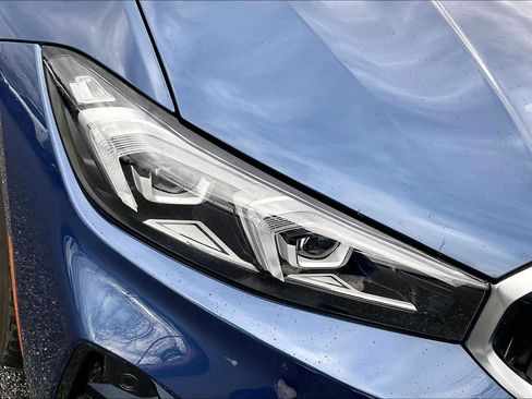 Used 2023 BMW 330i xDrive Sedan w/ Premium Package image 28