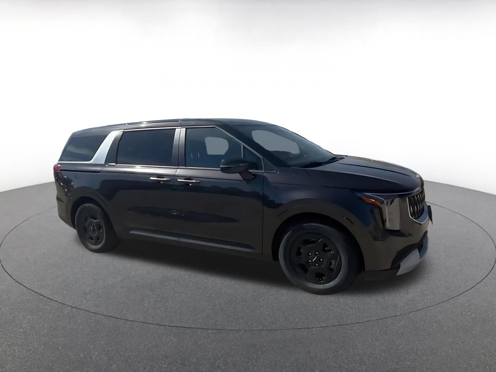 Used 2026 Kia Carnival FWD image 2