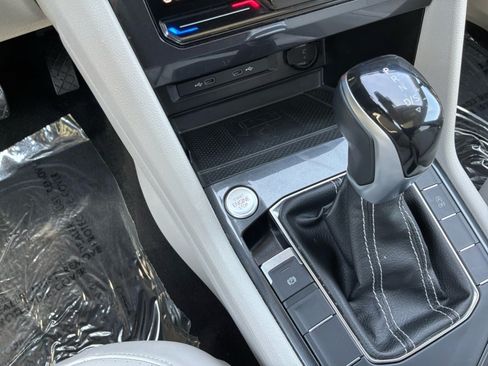 Used 2023 Volkswagen Tiguan SE w/ Panoramic Sunroof Package FWD image 17