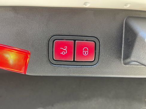 Used 2013 Mercedes-Benz SL 550 image 30