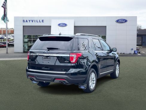 Used 2018 Ford Explorer XLT w/ Equipment Group 202A AWD/4WD image 5