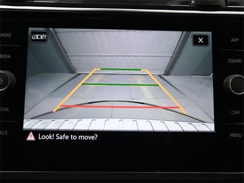 Used 2023 Volkswagen Tiguan SE image 21