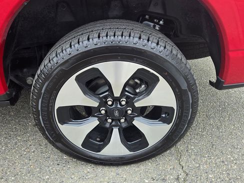 Used 2025 Ford F150 Lightning Platinum image 7