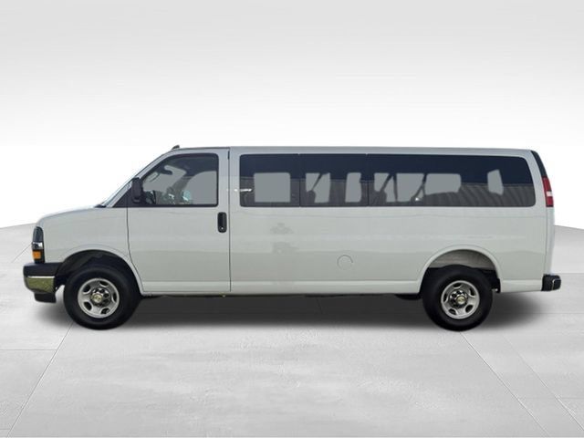 Used 2025 Chevrolet Express 3500 LT w/ LT Preferred Equipment Group RWD image 12