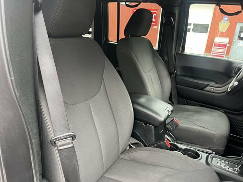 Used 2018 Jeep Wrangler Unlimited Sport S AWD/4WD image 42
