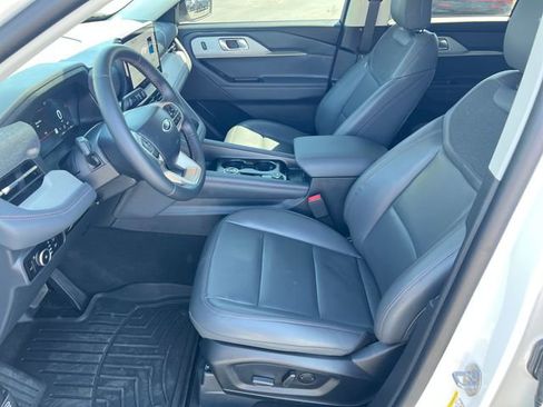 Used 2026 Ford Explorer Active w/ Active Comfort Package AWD/4WD image 9