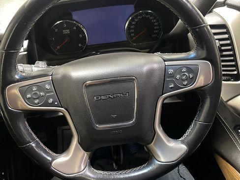 Used 2019 GMC Yukon Denali w/ Denali Ultimate Package AWD/4WD image 4