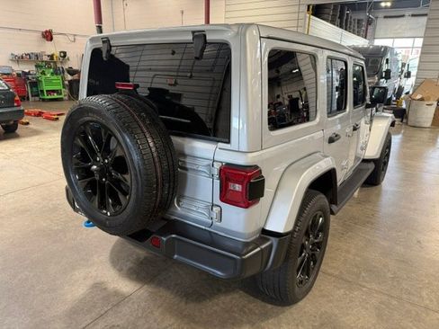 Used 2023 Jeep Wrangler Unlimited Sahara AWD/4WD image 20