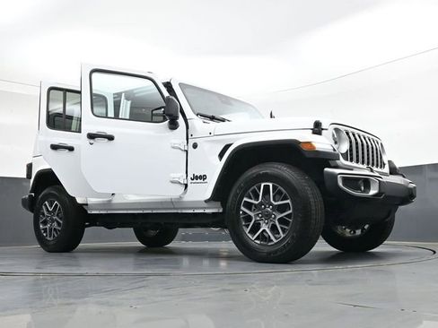 Used 2025 Jeep Wrangler Sahara image 42