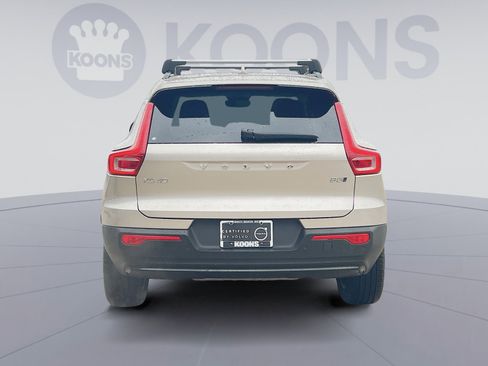 Used 2023 Volvo XC40 B5 Plus image 5