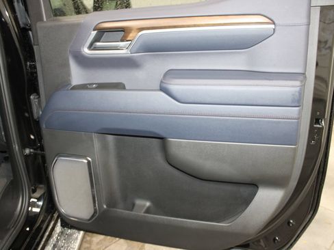 Used 2025 Chevrolet Silverado 1500 High Country AWD/4WD image 37