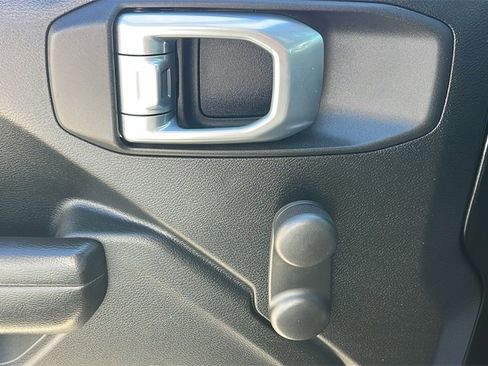 Used 2020 Jeep Wrangler Unlimited Sport image 17