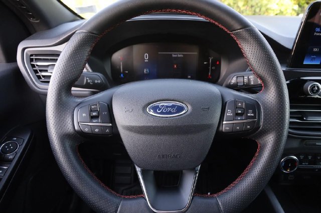 Used 2025 Ford Escape ST-Line AWD/4WD image 10