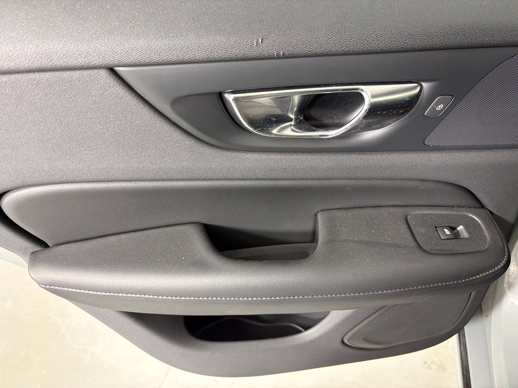 Used 2025 Volvo S60 B5 Plus FWD image 35
