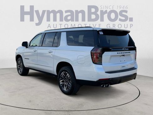 Used 2025 Chevrolet Suburban Z71 image 5