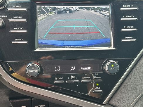 Used 2018 Toyota Camry SE FWD image 30