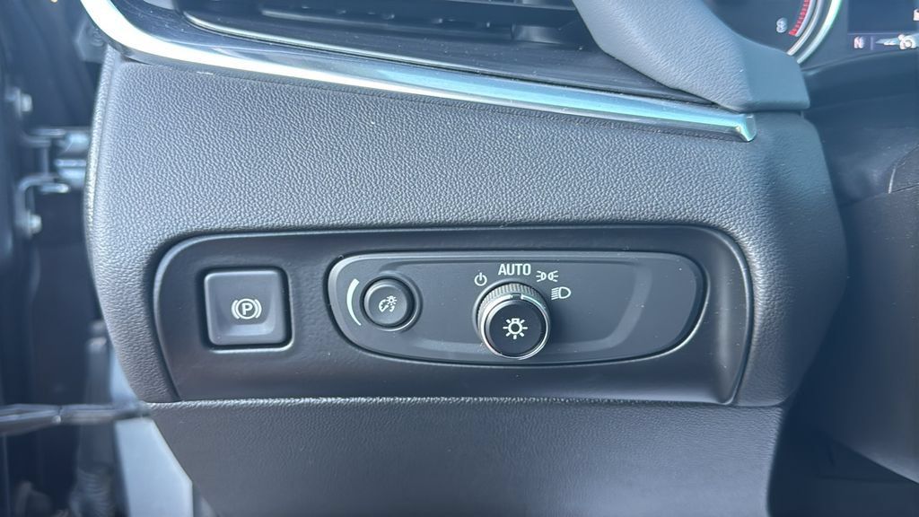 Used 2021 Buick Enclave Essence w/ Sound and Sites Package FWD image 7