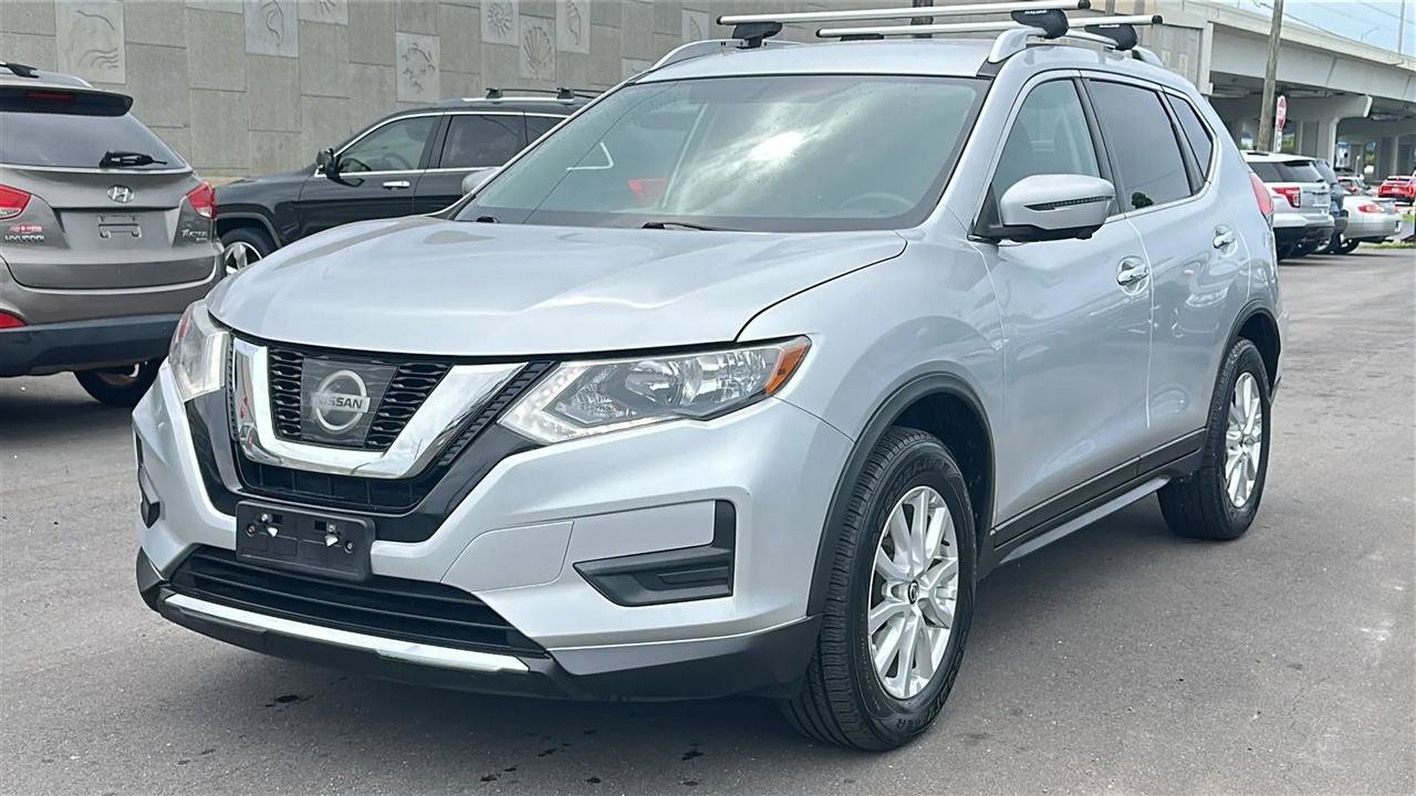 Used 2017 Nissan Rogue SV w/ SV Premium Package AWD/4WD image 2