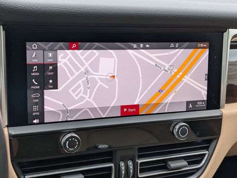 Certified 2023 Porsche Macan image 13