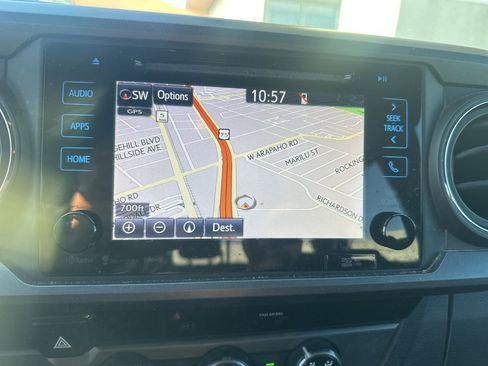 Used 2018 Toyota Tacoma TRD Sport image 8