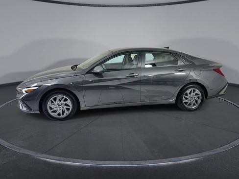 Used 2026 Hyundai Elantra Hybrid FWD image 5