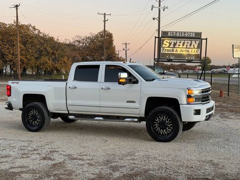 Used 2019 Chevrolet Silverado 2500 High Country w/ Duramax Plus Package image 9